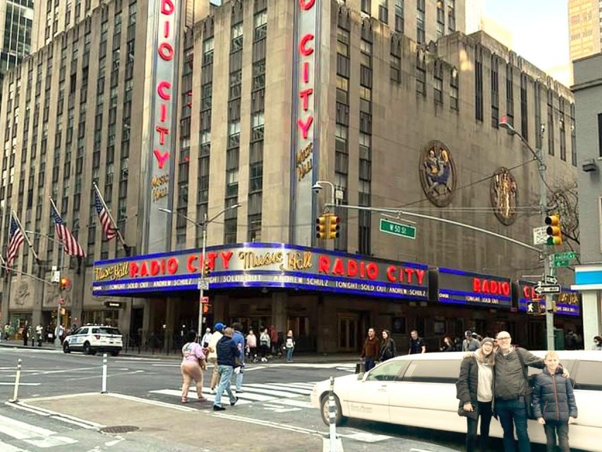 NYC: Private Home Alone 2 Stretch Limousine Tour with Pizza - Rockefeller Center and Radio City Music Hall