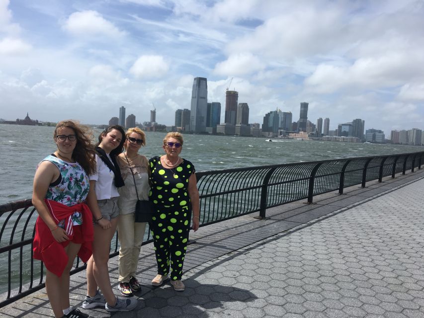 NYC: Private Personalized Tour with Driver and Guide - A private route through a very large city