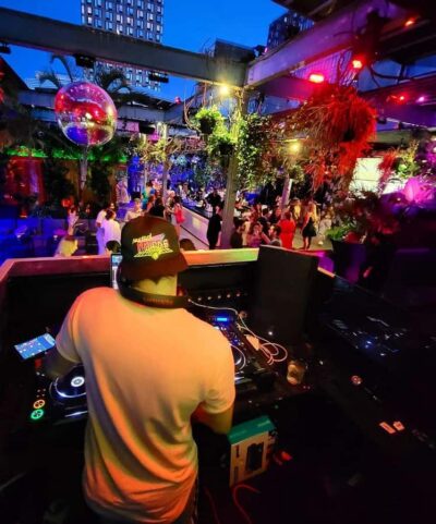 NYC Pub Crawl and Rooftop Clubbing Experience