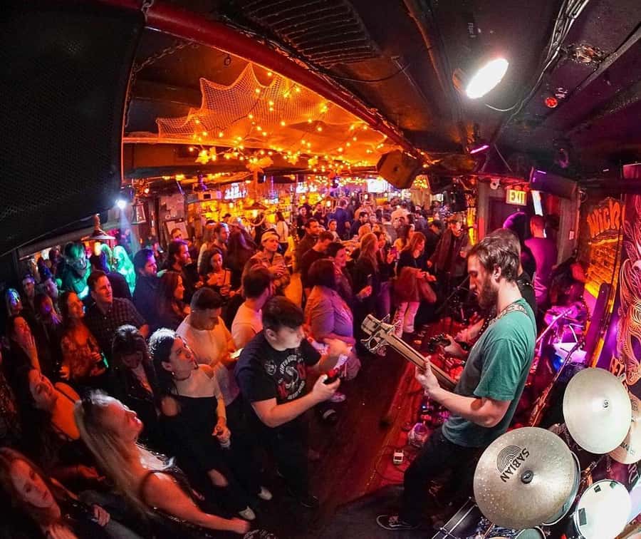 NYC Pub Crawl Experience - Key points to know before booking