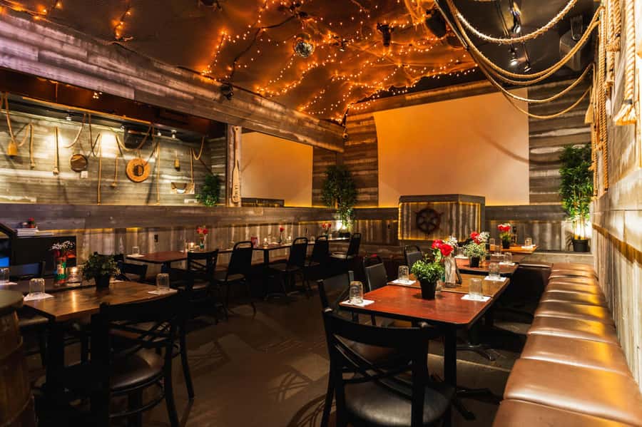 NYC Pub Crawl Experience - The social side of the experience