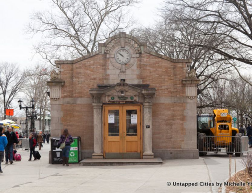 NYC: Remnants of Dutch New Amsterdam Guided Walking Tour - Touch the past at Bowling Green and hunt for the oyster pasty cannon