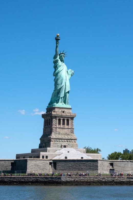 NYC: Sightseeing Day Trip with Statue of Liberty Visit - English and Spanish service