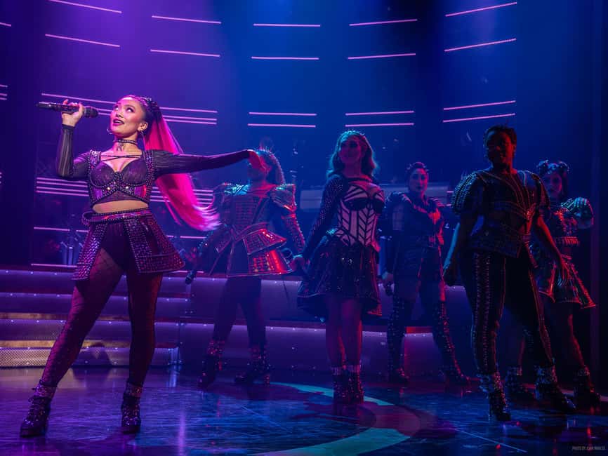 NYC: SIX the Musical on Broadway - The Ladies in Waiting Bring the Live Sound