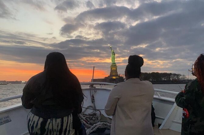 NYC Skyline lights Happy Hour and Cash Bar - Seeing both sides of Manhattan from the water