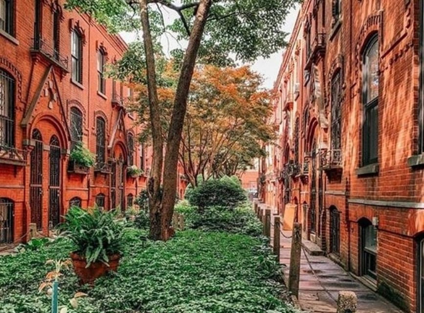 NYC: Soho, Little Italy and Chinatown Private Walking Tour - Starting among SoHo’s cast-iron buildings