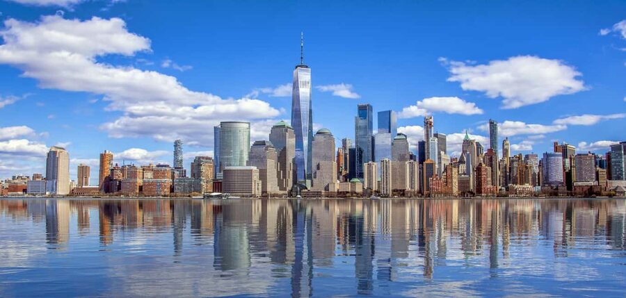 NYC: Starship Landmark 90 Minute Sightseeing Cruise - Snacks, drinks, and onboard facilities