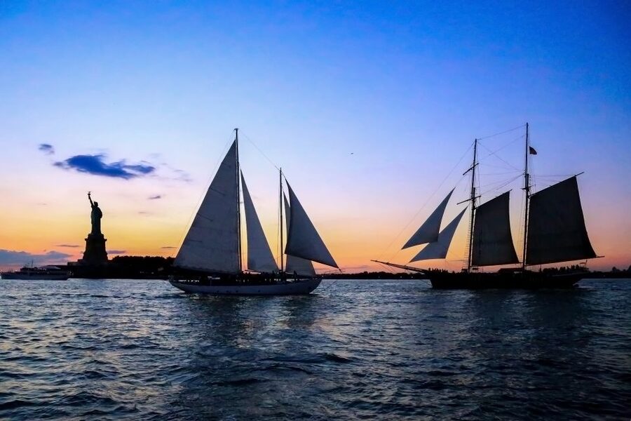 NYC: Statue of Liberty Day Sail with Onboard Bar - How to plan the best version of the trip