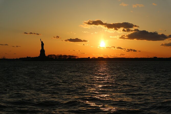 NYC Statue of Liberty Express Sightseeing Cruise - Commentary, music, and the value of a live host