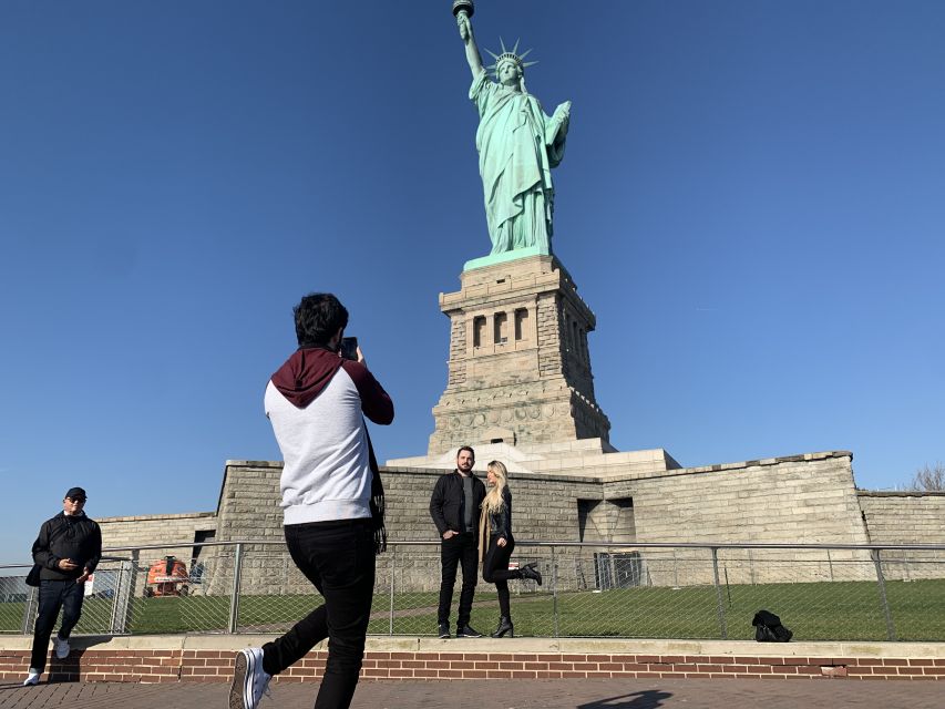 NYC: Statue of Liberty Guided Private Group or Family Tour - Meeting Your Guide at Battery Park