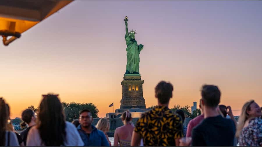 NYC: Statue of Liberty Sunset Cruise Skip-the-Line Ticket - Leaving Pier 16 and finding the boat
