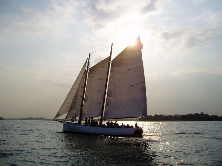 NYC: Sunset Sail Aboard Schooner Adirondack - Practical tips for a better evening