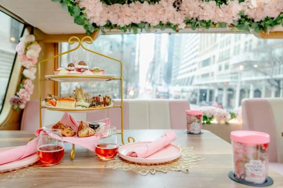 NYC: Tea Around Town Bus Tour with Live Entertainment - Live entertainment changes the mood