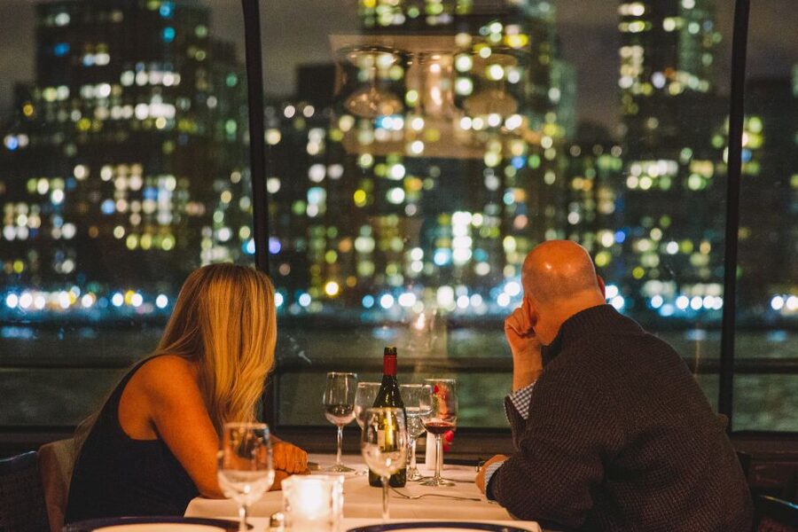 NYC: Thanksgiving Gourmet Lunch or Dinner Harbor Cruise - Who should book this Thanksgiving cruise?