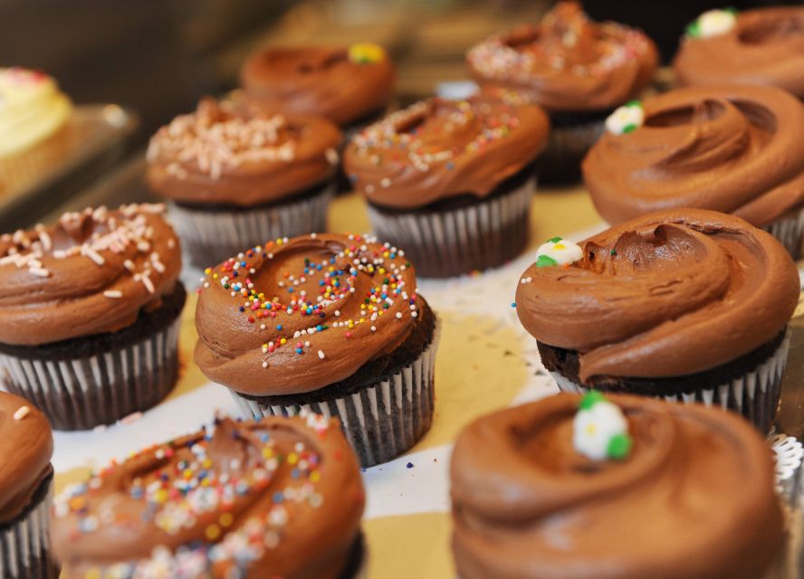 NYC: The Original Cupcake Tour of Greenwich Village - Magnolia Bakery and the cupcake craze