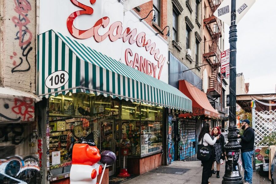 NYC: Traditional Immigrant Foods Guided Walking Tour - What the three-hour pace feels like