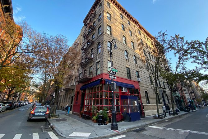 NYC TV & Movie Locations Bus Tour – Friends, Seinfeld & More - The Friends apartment: a highlight with a catch
