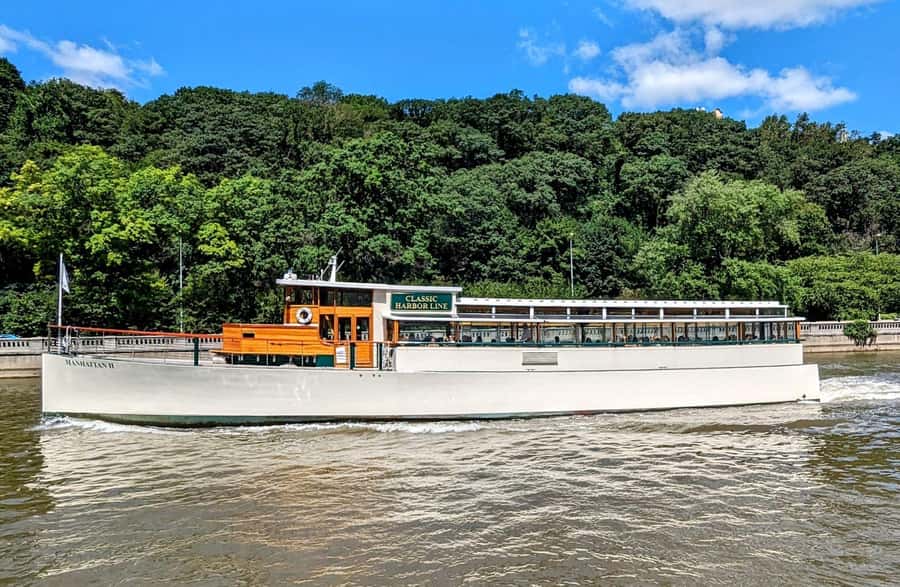 NYC: Urban Wildlife Sunset Tour of the East River - Why this East River cruise feels different
