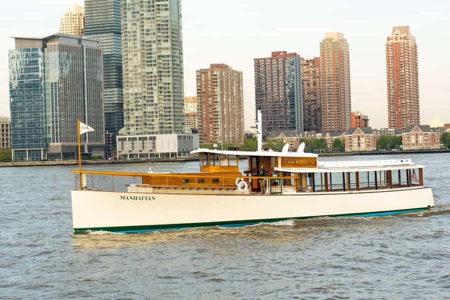 NYC: Urban Wildlife Sunset Tour of the East River - Roosevelt Island, Mill Rock, and the city from the water