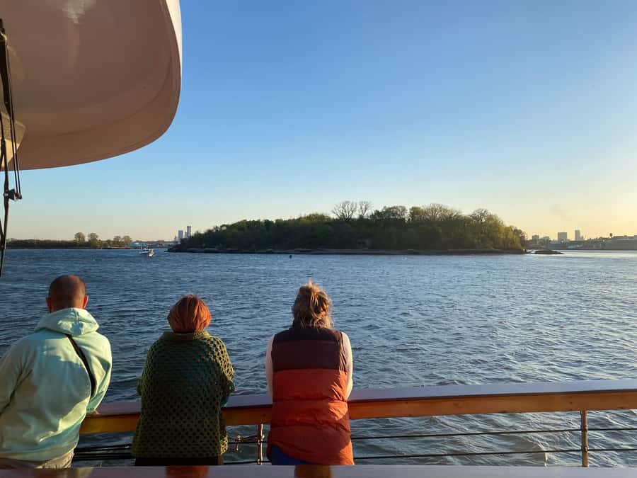 NYC: Urban Wildlife Sunset Tour of the East River - What is included, and what you still pay for