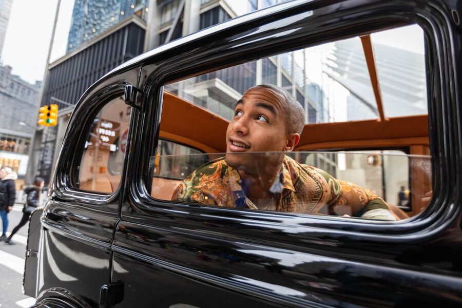 NYC: Vintage Car Midtown Manhattan Tour - Wall Street, Trinity Church, and the Charging Bull