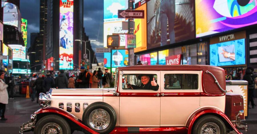 NYC: Vintage Car Night Tour - Midtown after dark: Times Square to Rockefeller Center