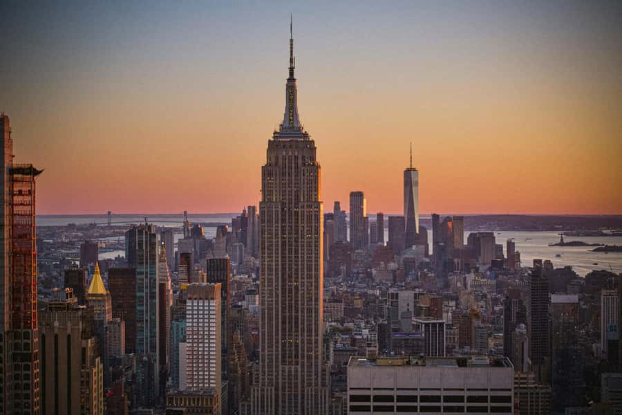 NYC: VIP Rockefeller Center Tour with Observation Deck Entry - Skylift rises three stories above 30 Rockefeller Plaza