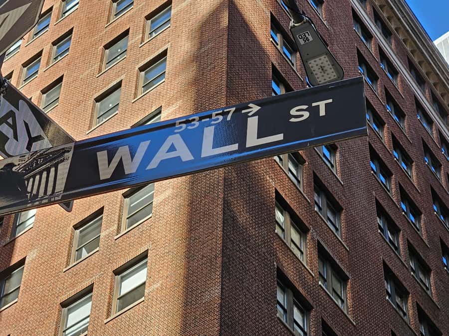 NYC: Wall Street Finance & Power, 9/11 memorial and the Bull - A downtown route with more than one New York