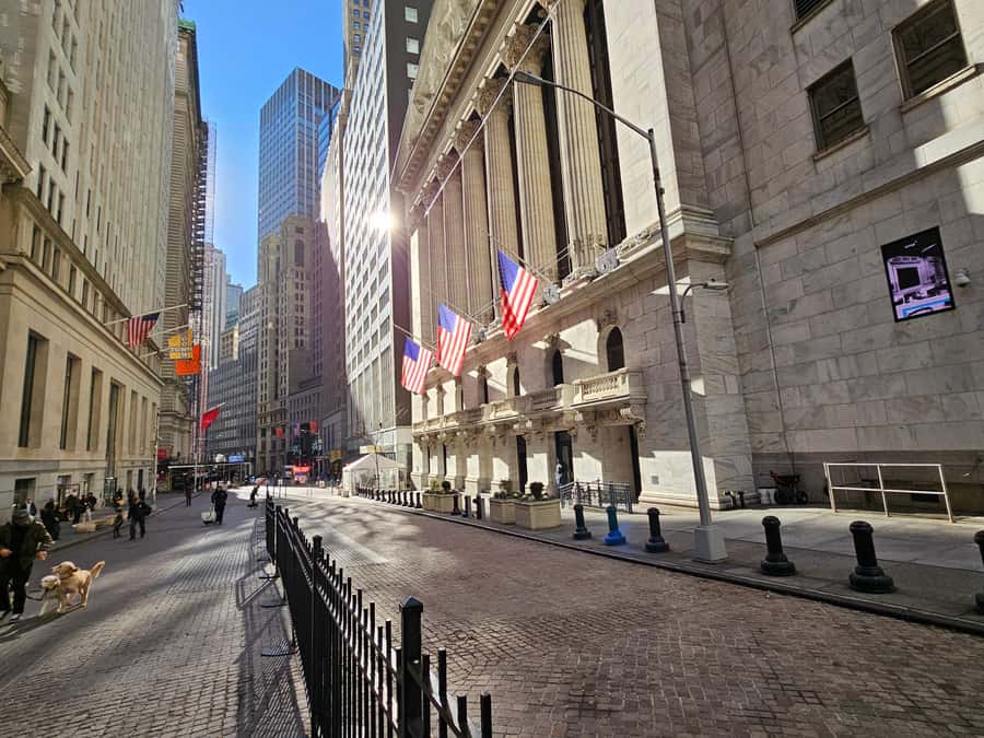 NYC: Wall Street Finance & Power, 9/11 memorial and the Bull - Starting at the Seaport and Brooklyn Bridge views