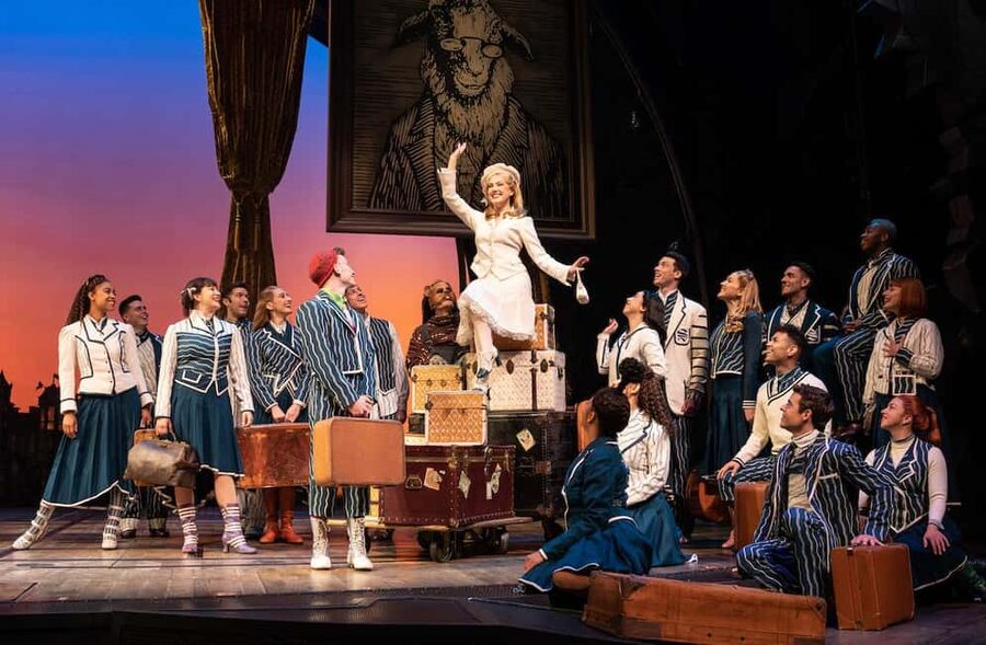 NYC: Wicked The Musical on Broadway - The 2-hour-45-minute evening