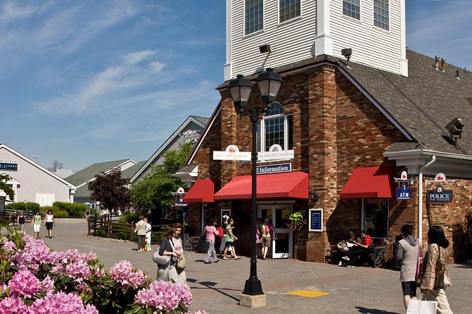 NYC: Woodbury Common Premium Outlets Shopping Round Trip Service - The ride from Midtown to Woodbury Common