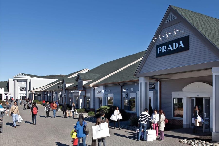 NYC: Woodbury Outlets Private Shopping Tour - Why Woodbury Common works as a day trip from Manhattan
