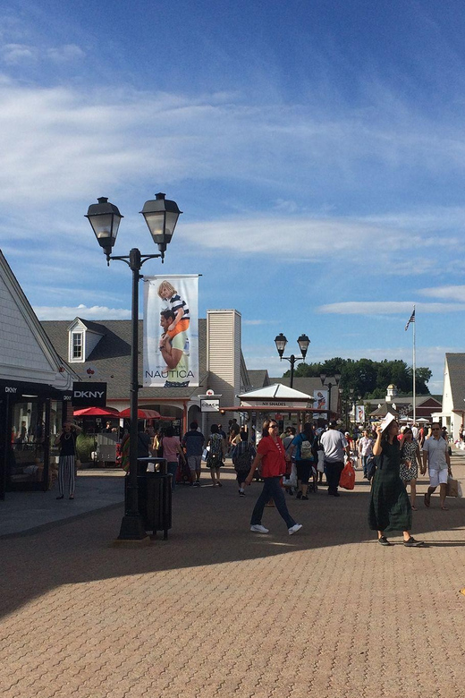 NYC: Woodbury Outlets Private Shopping Tour - Food, bathrooms, and breaks at the outlet center
