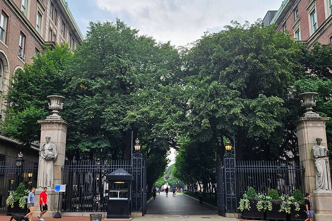 Oppenheimer in New York: Upper West Side Walking Tour - Family beginnings at the first two stops