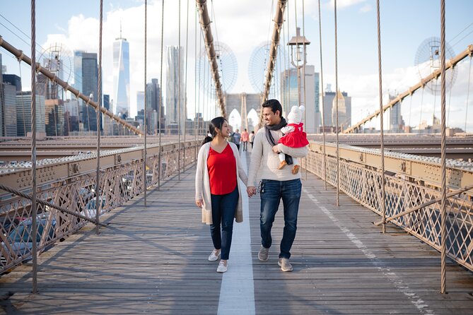 Photographer in New York - Brooklyn Bridge Park: skyline views with breathing room