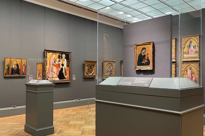 Private Art and Crime Tour at the Metropolitan Museum of Art - The Met with a crime file in hand