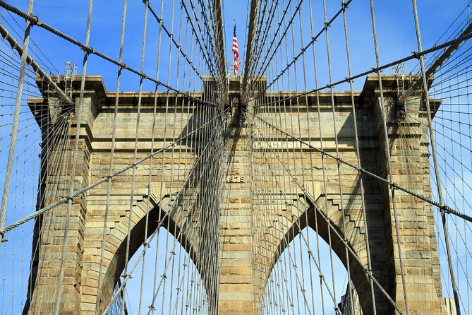 Private Brooklyn Bridge Tour with a Local - Finishing at City Hall Park