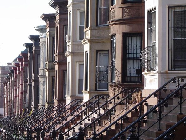 Private Brooklyn Heights, Brooklyn Bridge and DUMBO Food Tour - Starting among the brownstones of Brooklyn Heights