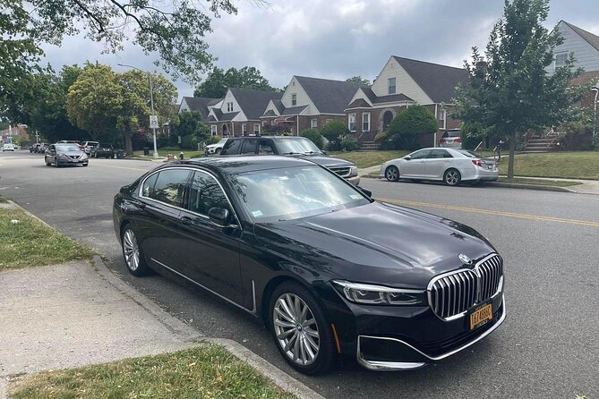 Private Luxury Transfers – JFK, LGA & Newark | 24/7 Chauffeur - Professional help with luggage and family arrivals