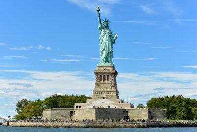 PRIVATE Manhattan Speedboat Tour – Up to 12 passengers