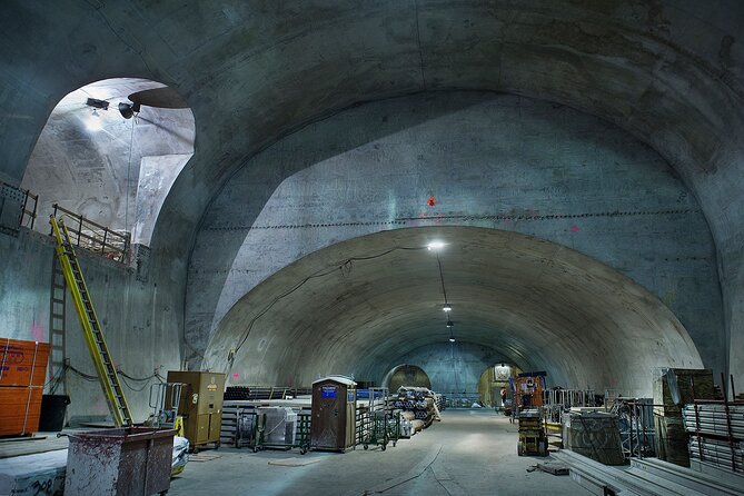 Private New York City Subway Tour with a Local - Union Square: begin with the working subway