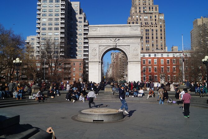 Private New York Downtown Highlights Half Day Tour - Greenwich Village: old townhouses and pop culture