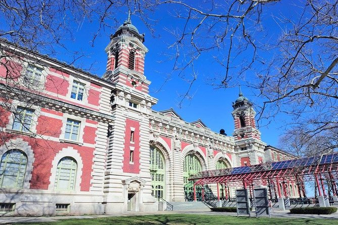 Private Statue of Liberty and Ellis Island Tour - The guides make the biggest difference
