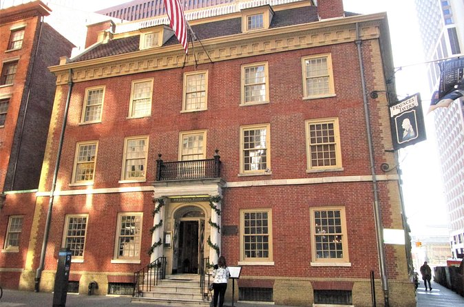 Private Tour of Historic Lower Manhattan and the Financial District NYC - The Revolutionary past at New York’s oldest tavern