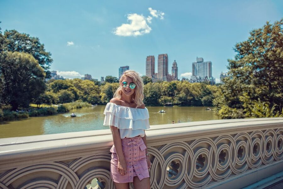 Romantic Photoshoot Experience for Couples in New York - Photographers who help you relax