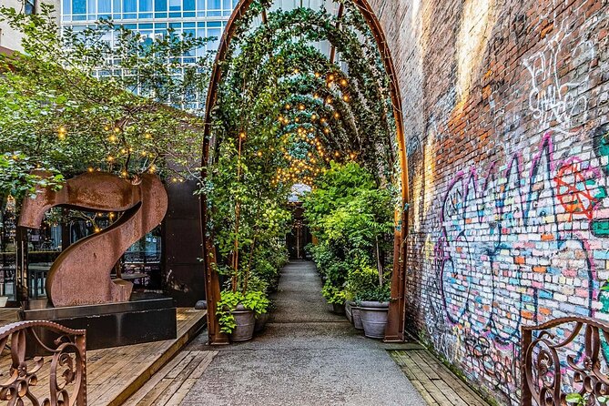 SoHo, Little Italy, and Chinatown NYC Guided Walking Tour - What the guides add to the walk