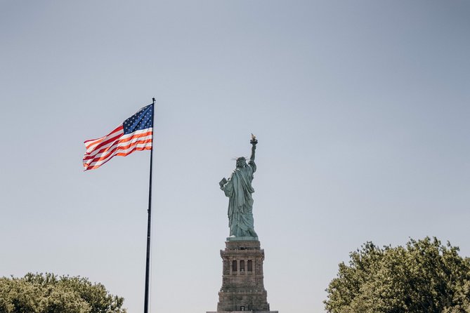 Statue of Liberty and Ellis Island Guided Tour with Ferry - Guide quality, group size, and pacing
