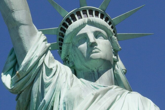 Statue of Liberty and Ellis Island Tour in Spanish - Ground Zero and the 9/11 Memorial