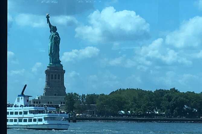 Statue of Liberty and Ellis Island Tour in Spanish - The Spanish-language question you must settle first