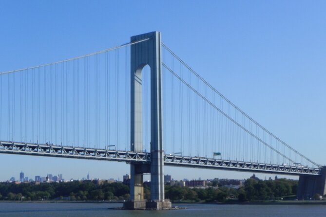 Statue of Liberty and Ellis Island Tour in Spanish - Lines, security, and the pace of the morning